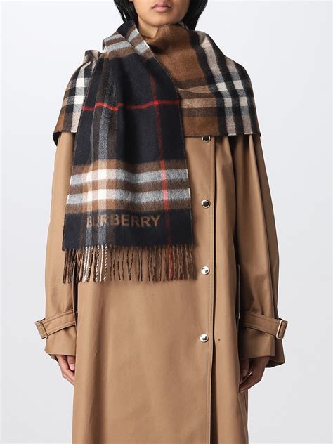 logo burberry sciarpa|sciarpa burberry usata.